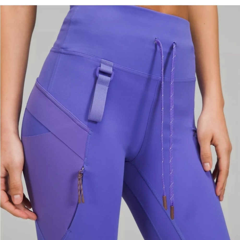 NWT Lululemon Cargo SHR Hiking
Tight 25 Leggings/ size 2